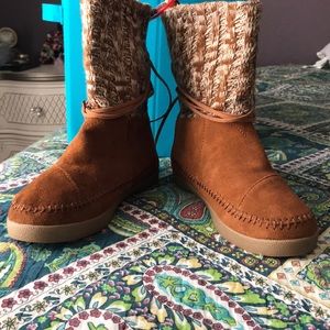 Toms Shoes - TOMS TAN SUEDE WINTER BOOTS 🥾 ❄️ Toms Shoes - TOMS TAN SUEDE WINTER BOOTS 🥾 ❄️
